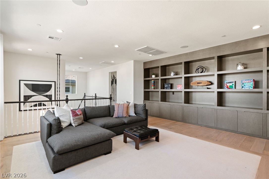 10125 Sequoia Glen Avenue