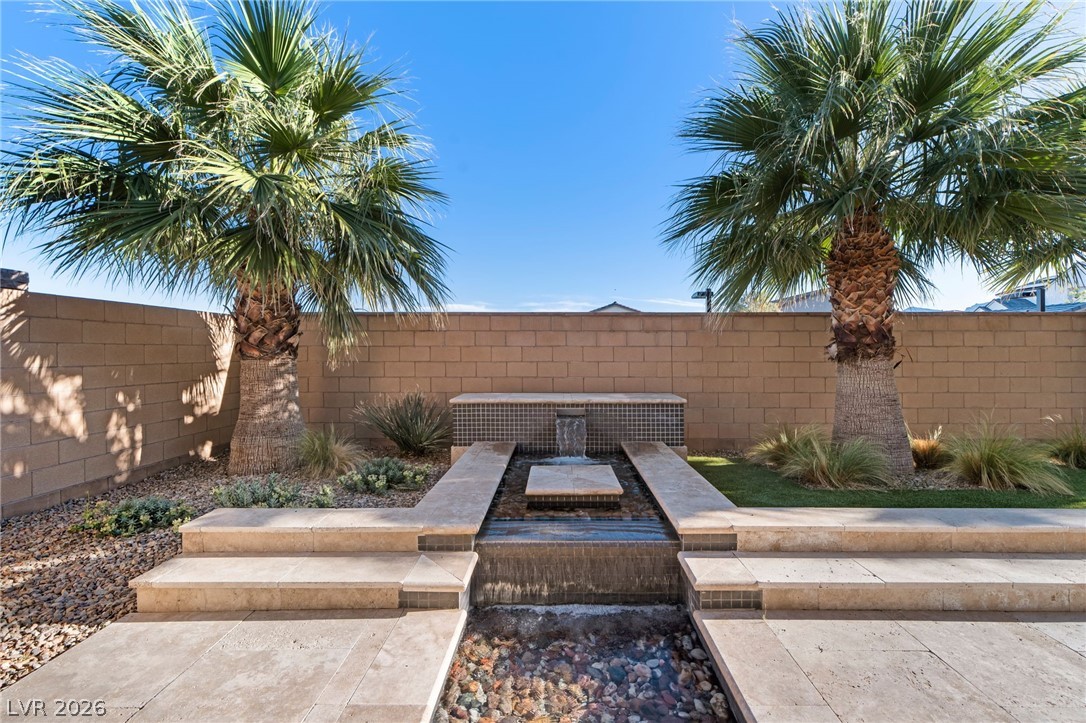 10125 Sequoia Glen Avenue