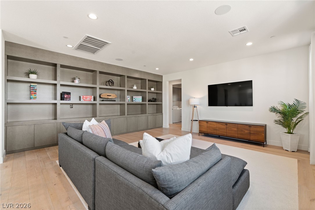 10125 Sequoia Glen Avenue