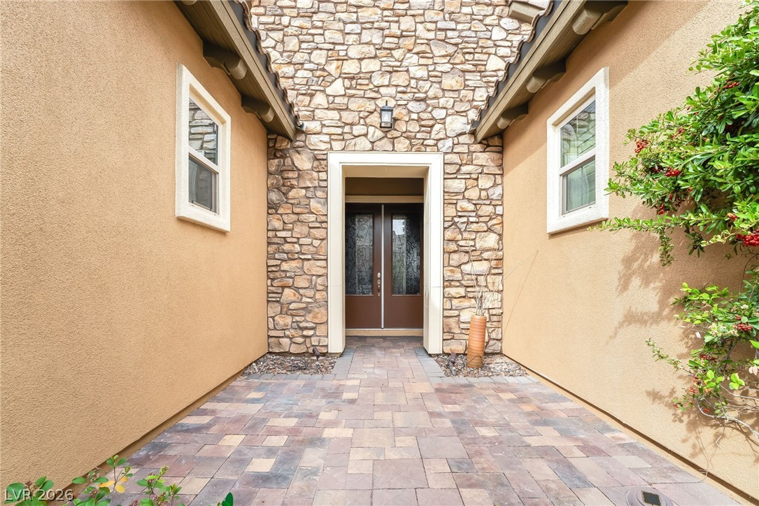 27 Contrada Fiore Drive