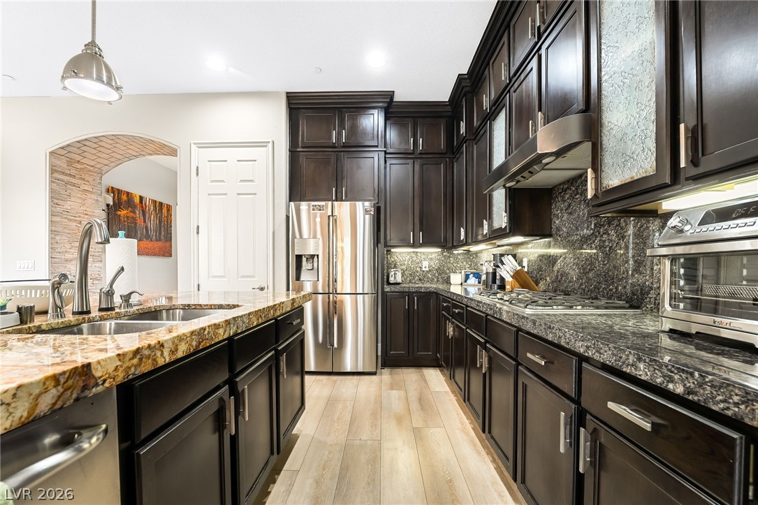 27 Contrada Fiore Drive