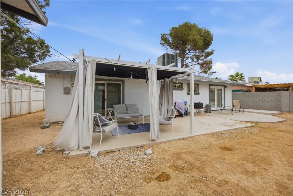 4221 Esmeralda Avenue