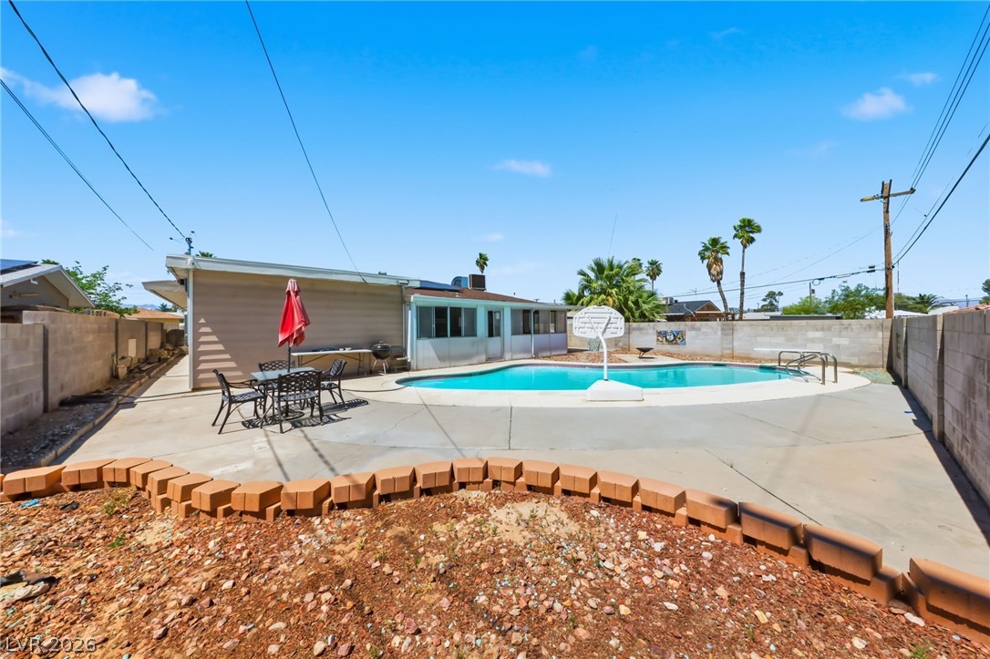 2529 Arenas Street