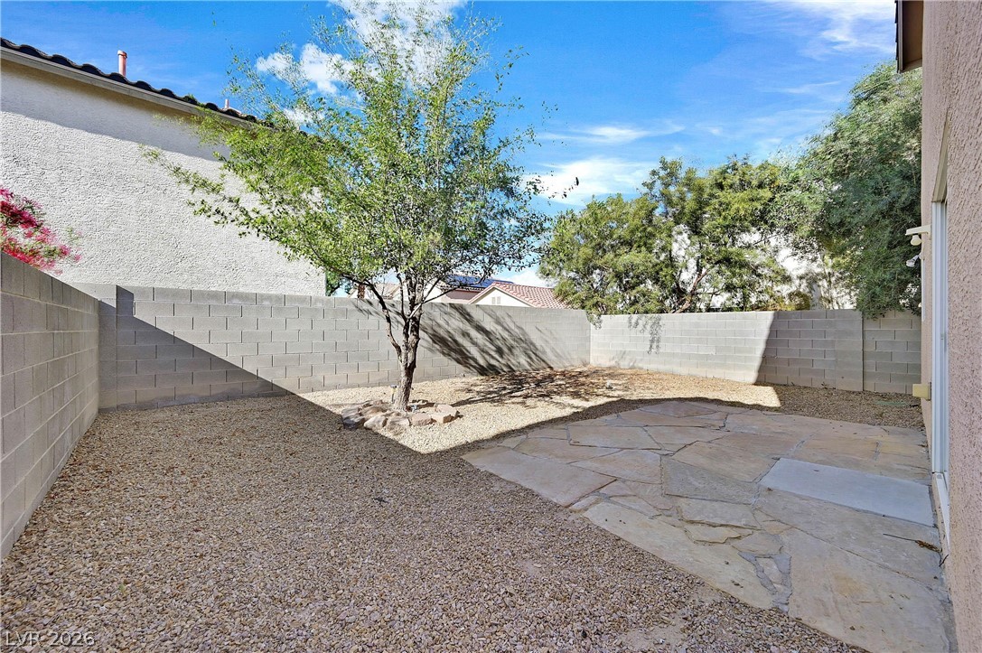 340 SILVERADO PINES Avenue .