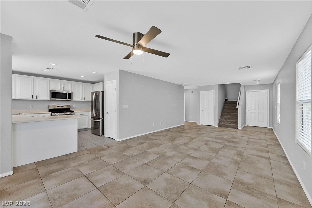 340 SILVERADO PINES Avenue .