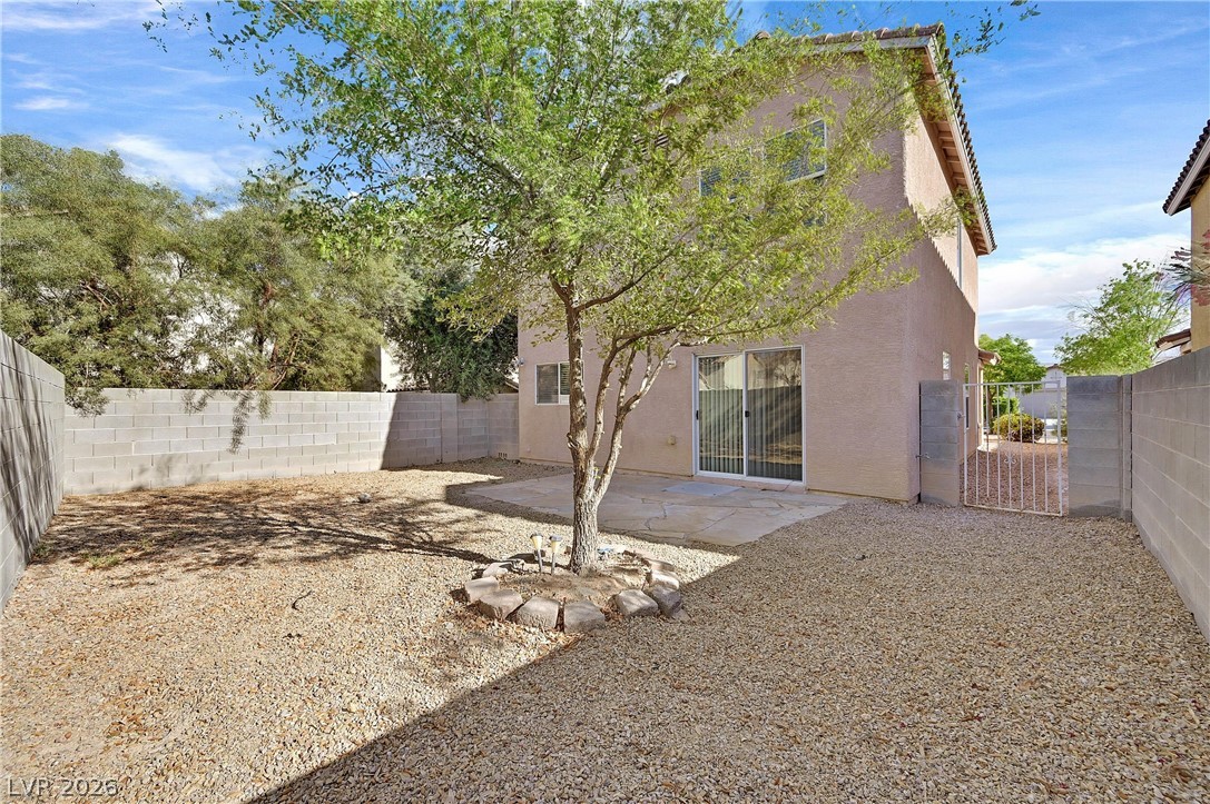 340 SILVERADO PINES Avenue .