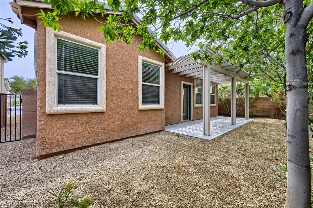 5625 Lookout Crest Street