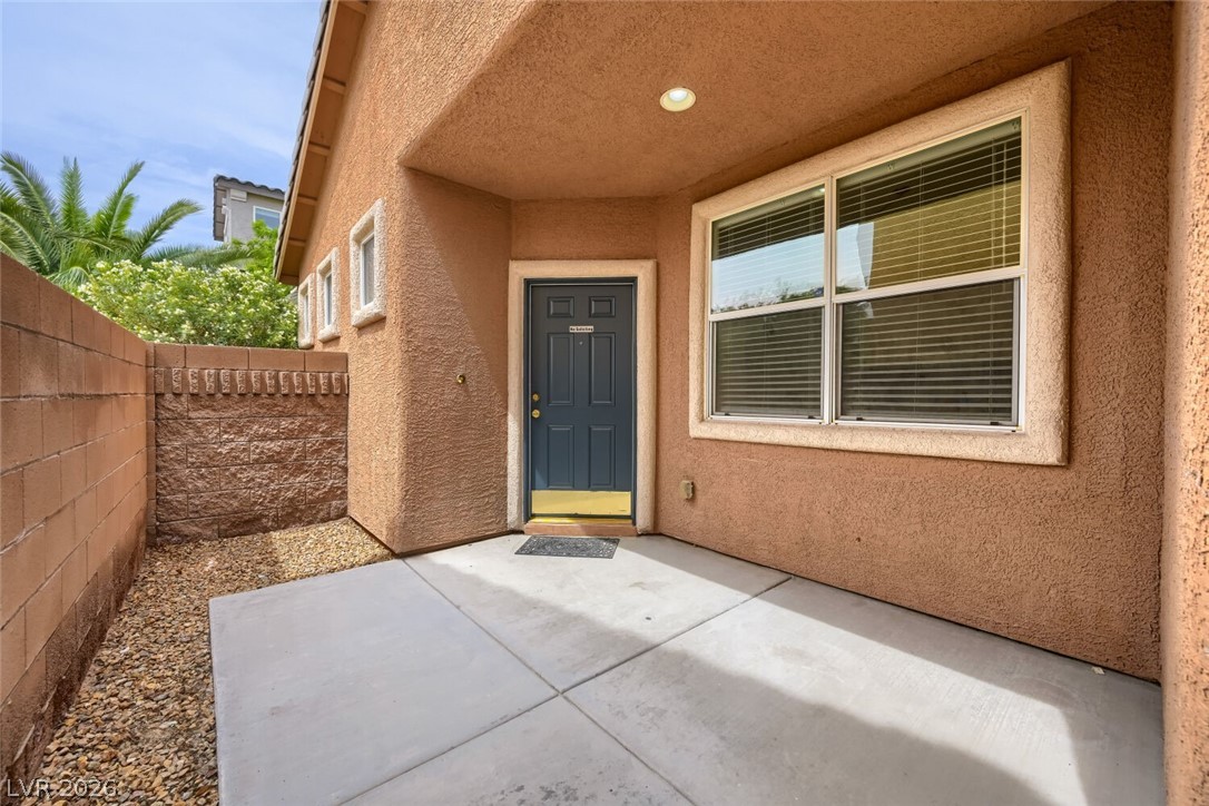 5625 Lookout Crest Street