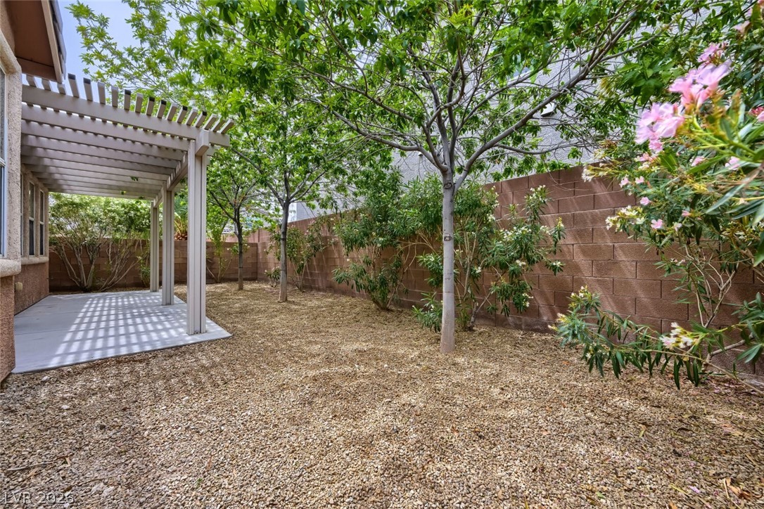 5625 Lookout Crest Street