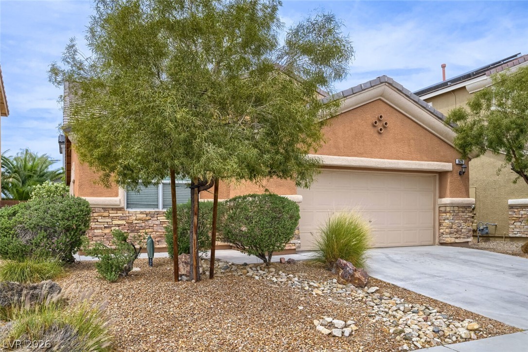 5625 Lookout Crest Street