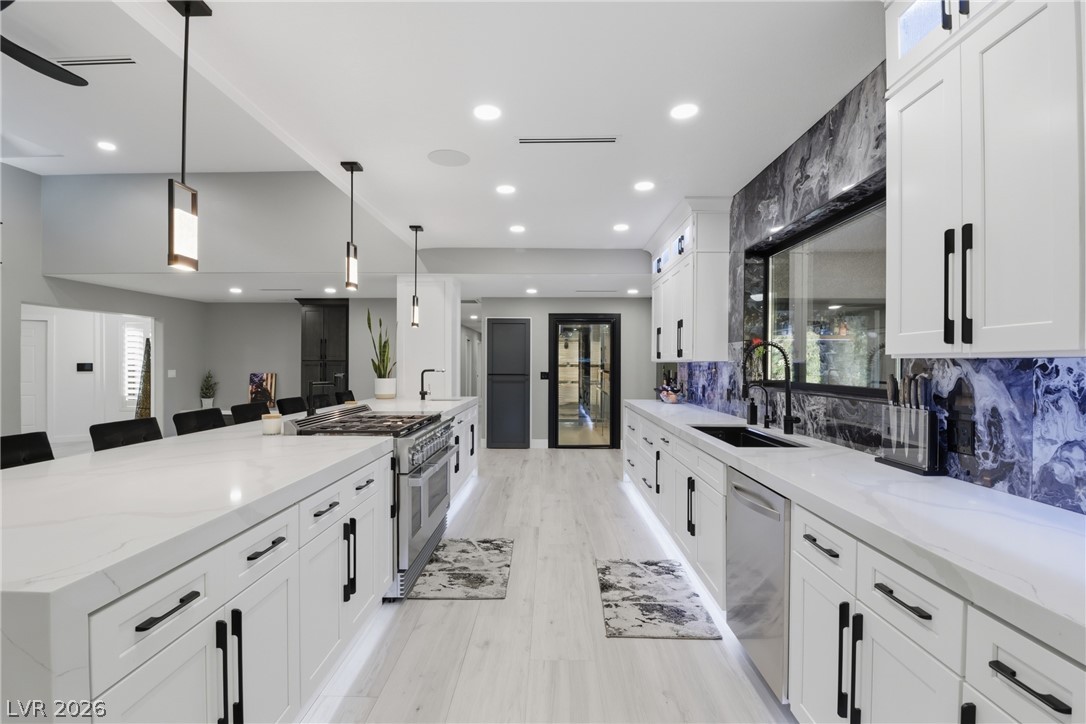 300 East Lacy Lane