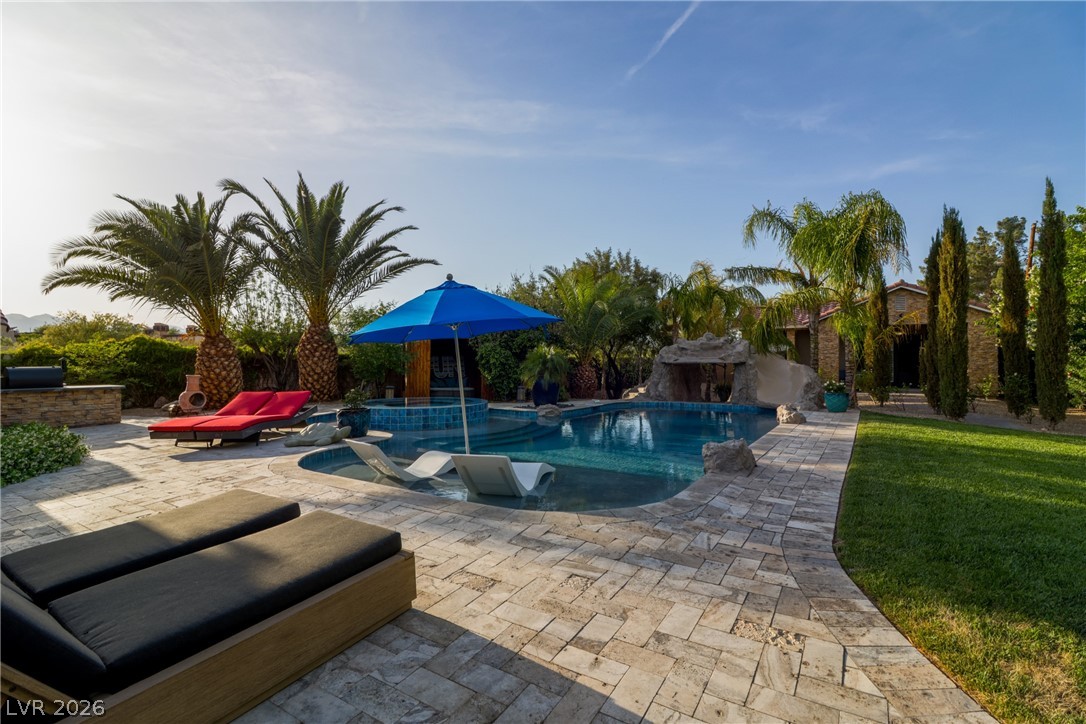 300 East Lacy Lane