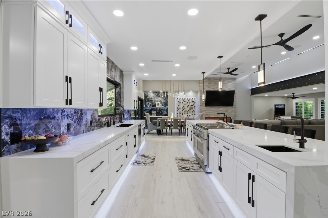 300 East Lacy Lane