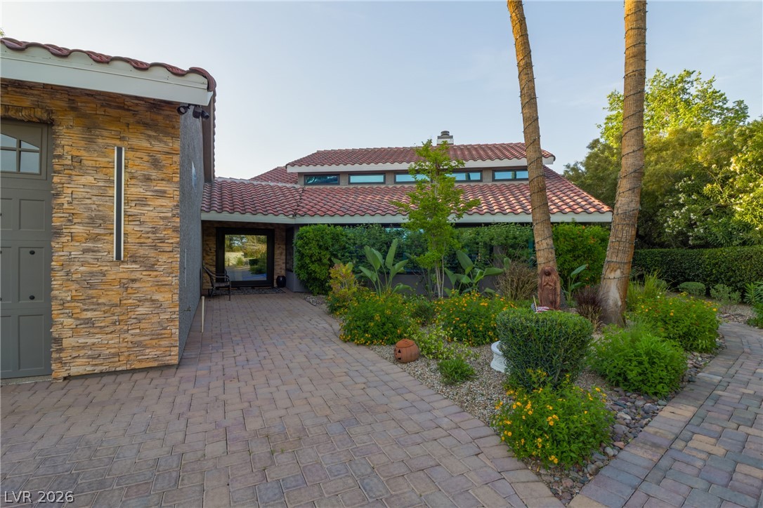 300 East Lacy Lane