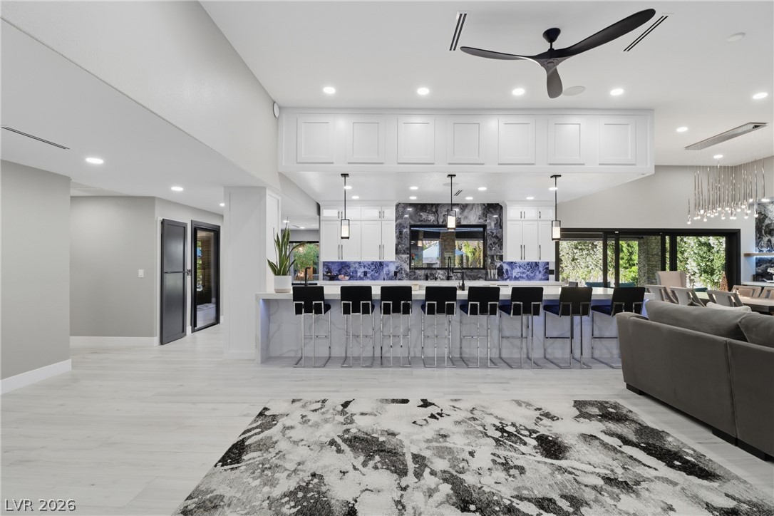 300 East Lacy Lane
