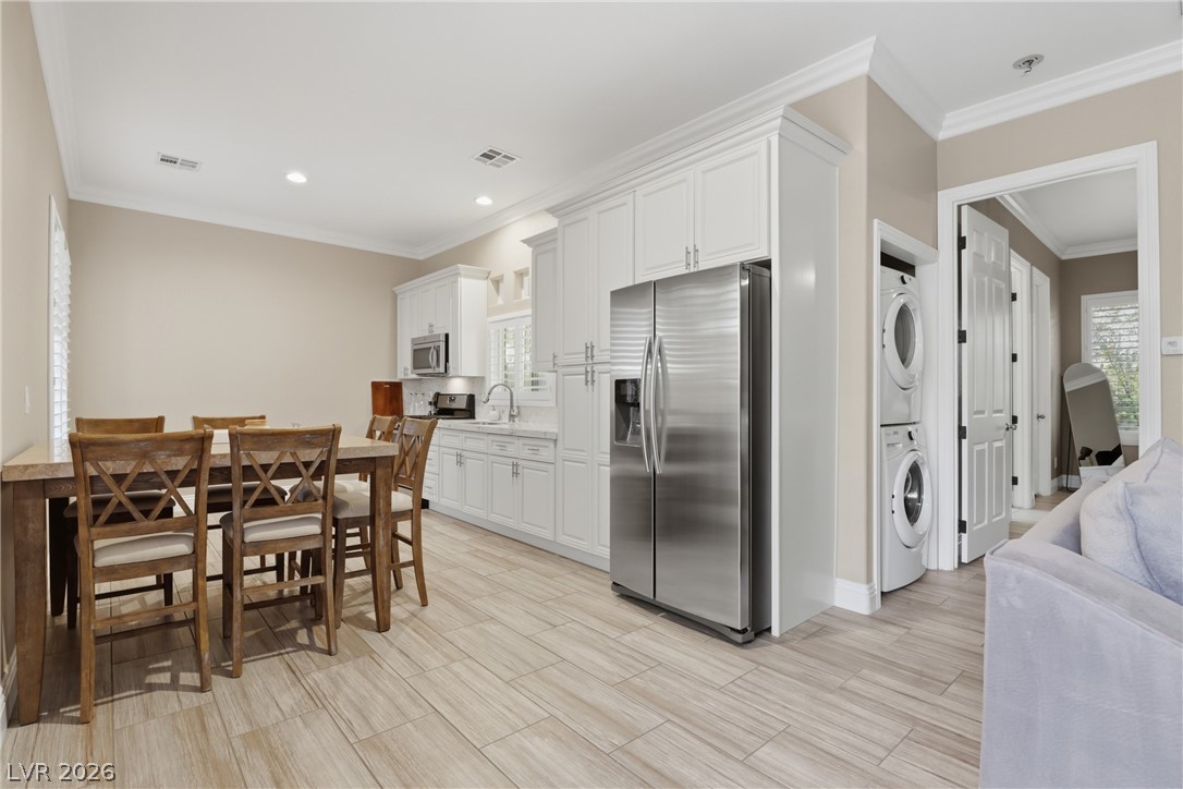 300 East Lacy Lane