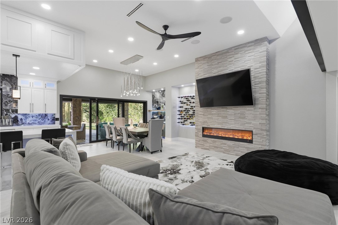 300 East Lacy Lane
