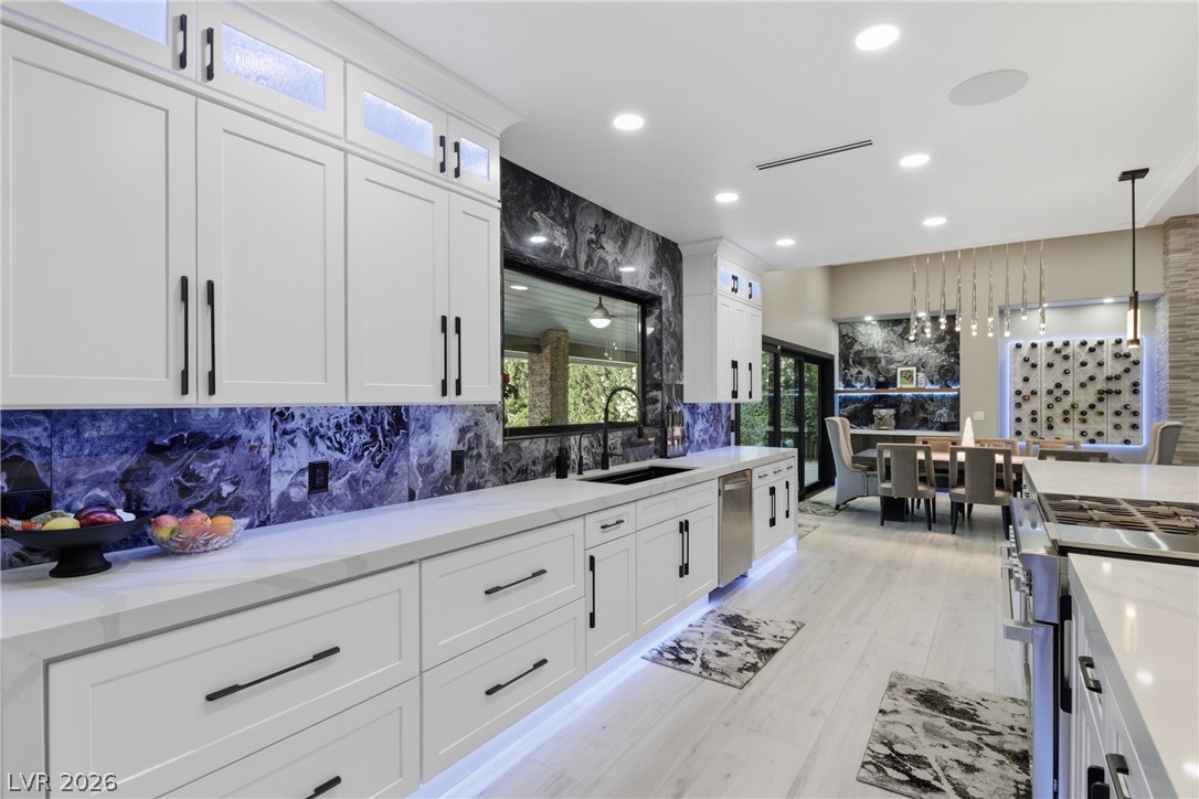 300 East Lacy Lane
