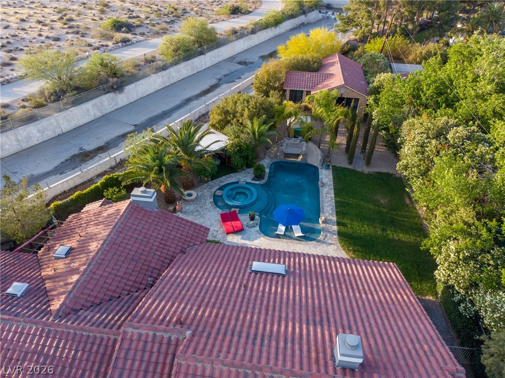 300 East Lacy Lane