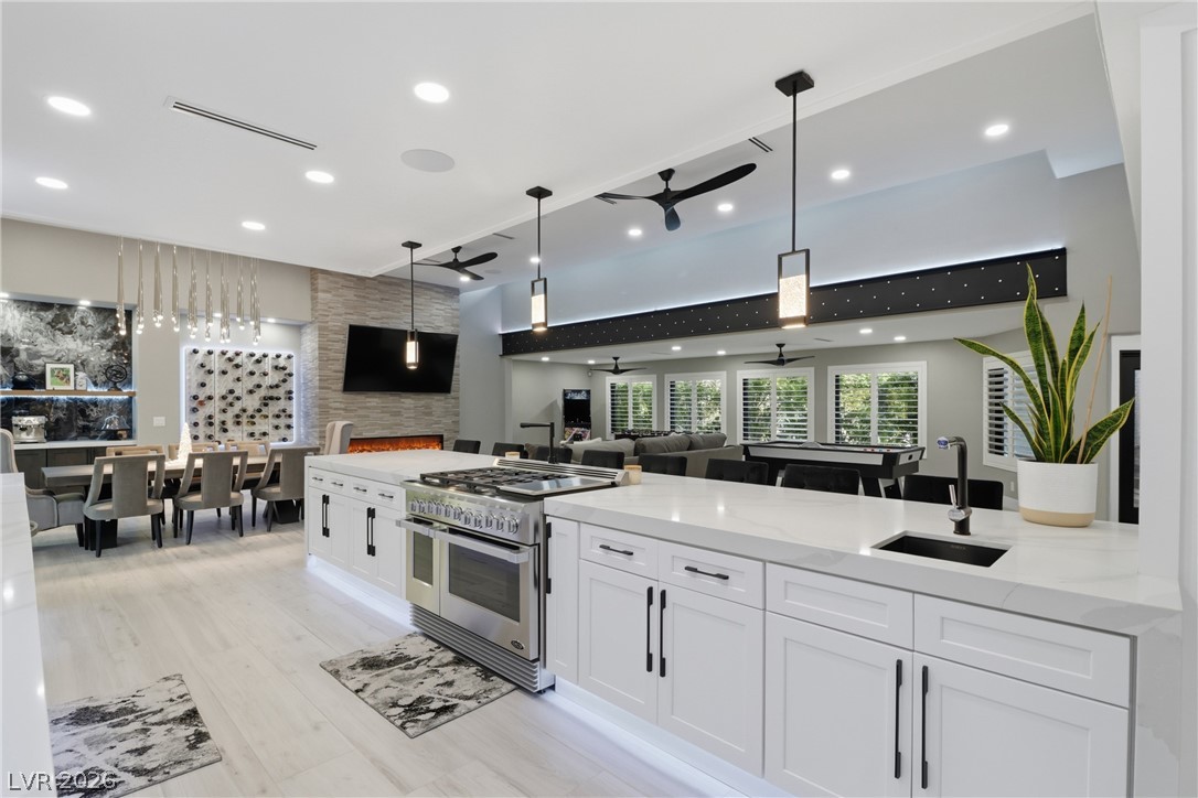 300 East Lacy Lane