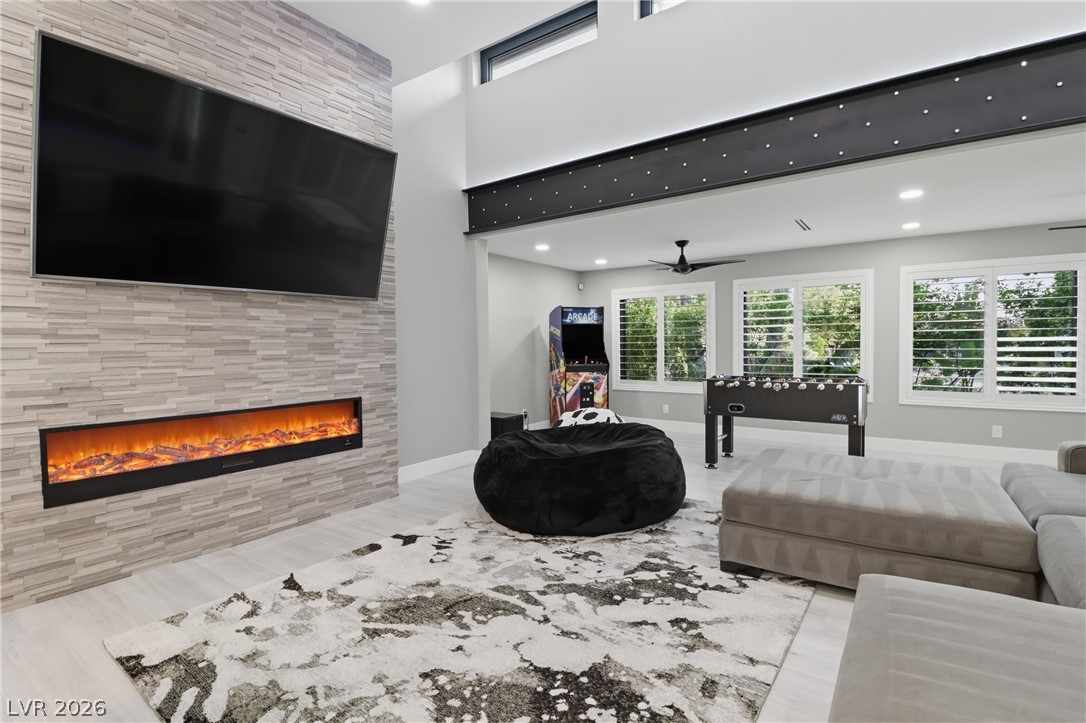300 East Lacy Lane