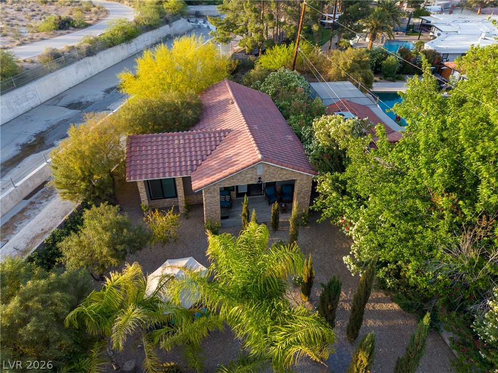 300 East Lacy Lane