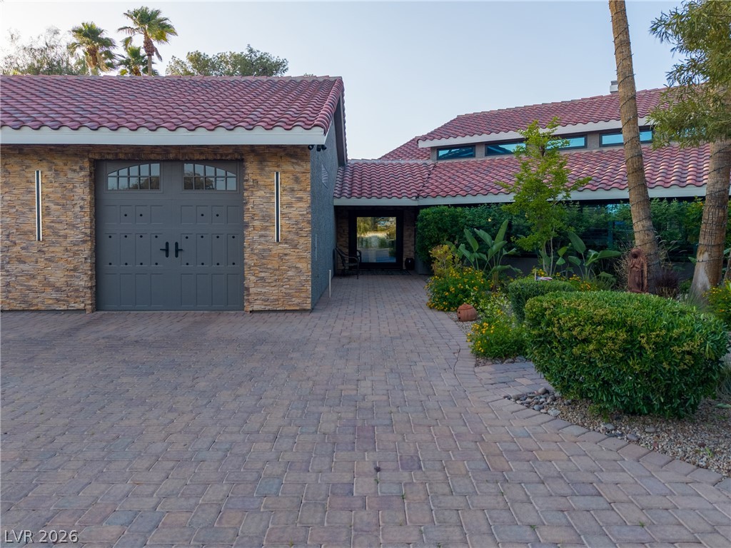 300 East Lacy Lane