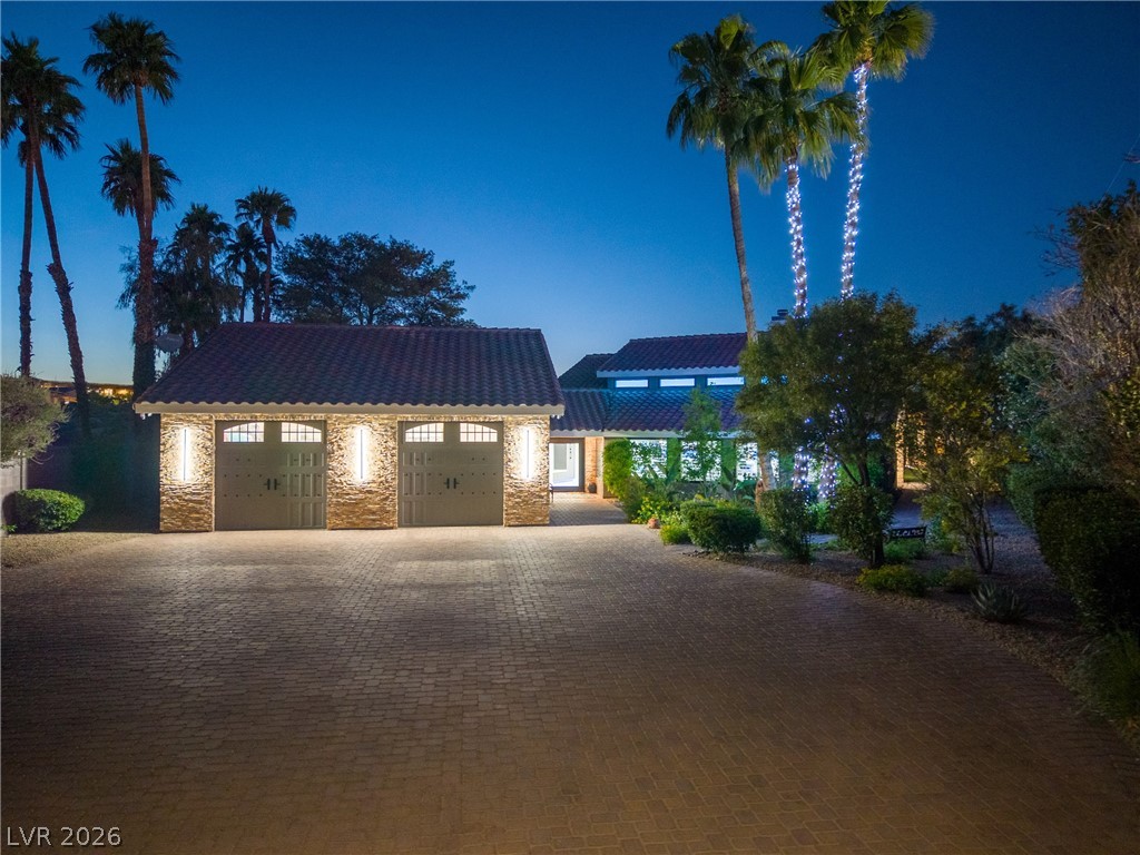 300 East Lacy Lane