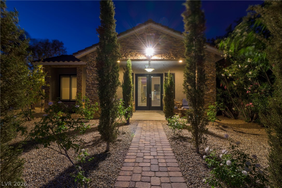 300 East Lacy Lane