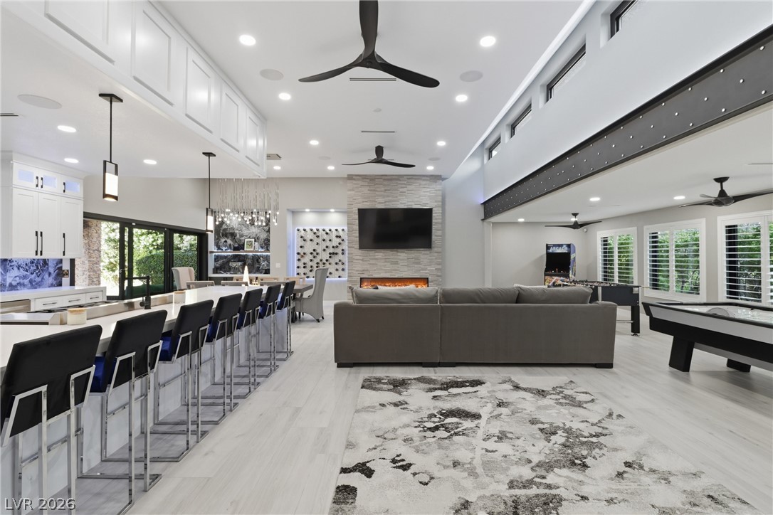 300 East Lacy Lane