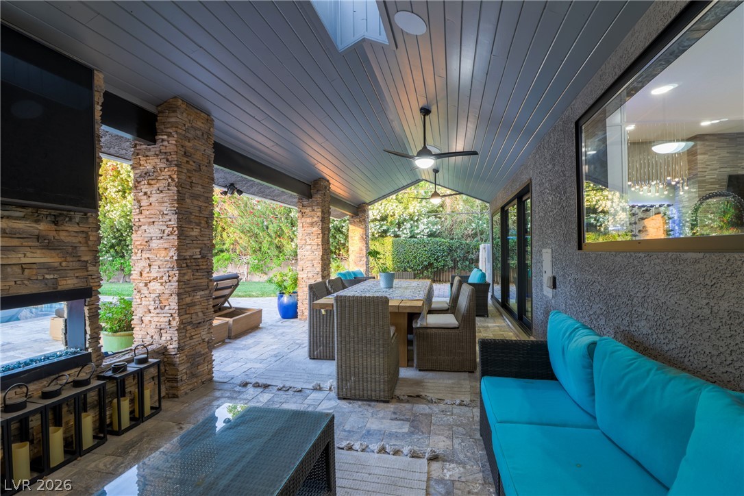 300 East Lacy Lane