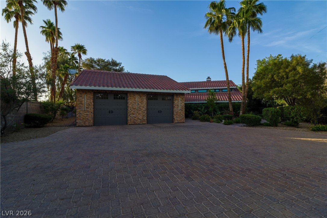 300 East Lacy Lane