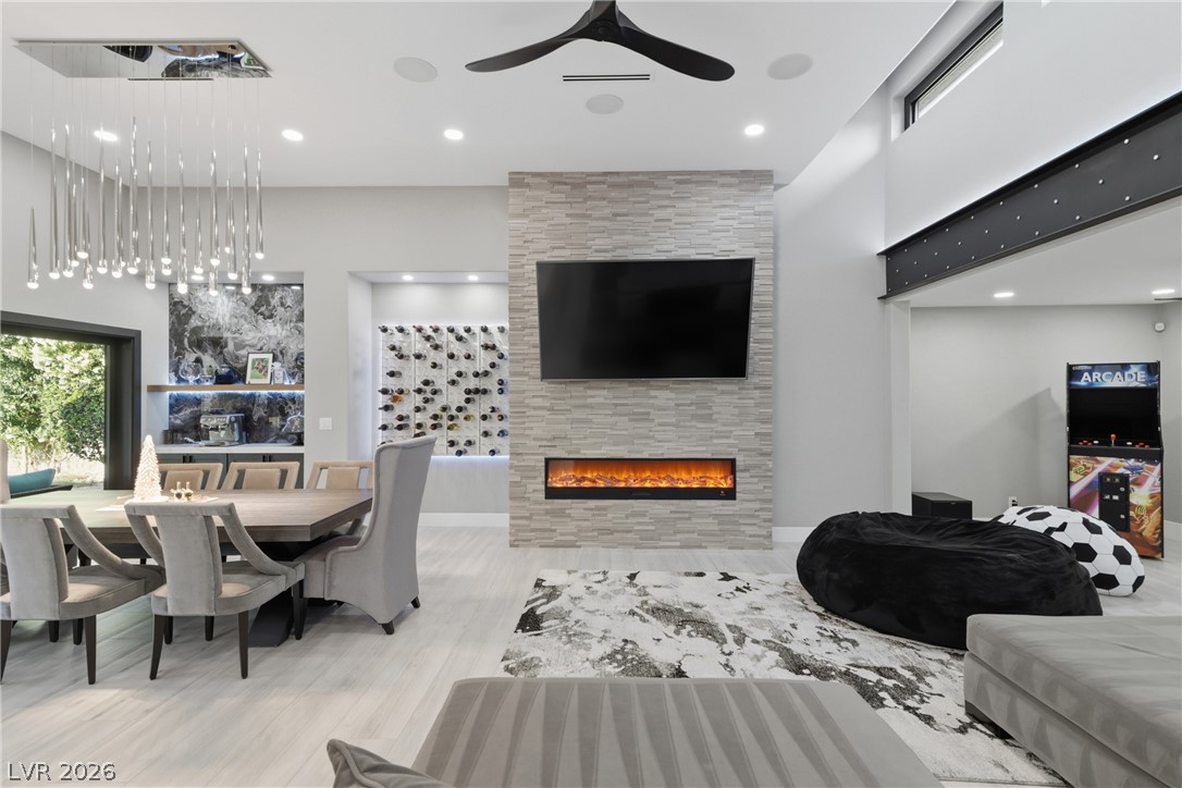 300 East Lacy Lane