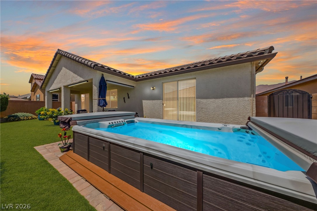 5601 Silver Cascade Avenue