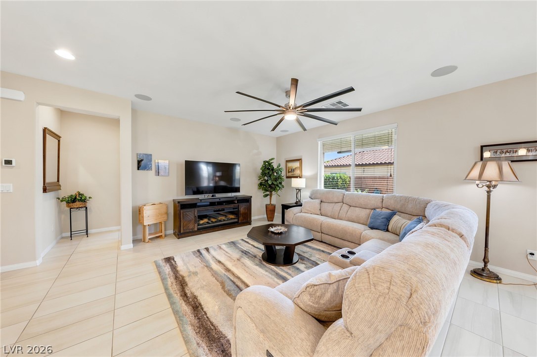 5601 Silver Cascade Avenue