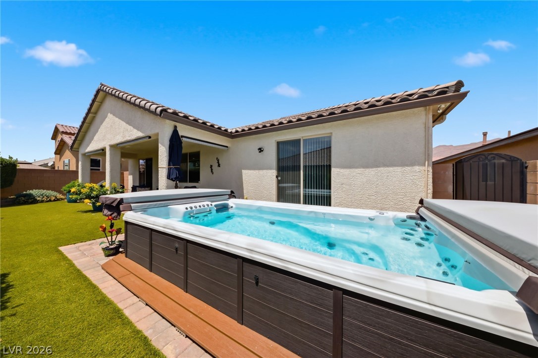 5601 Silver Cascade Avenue