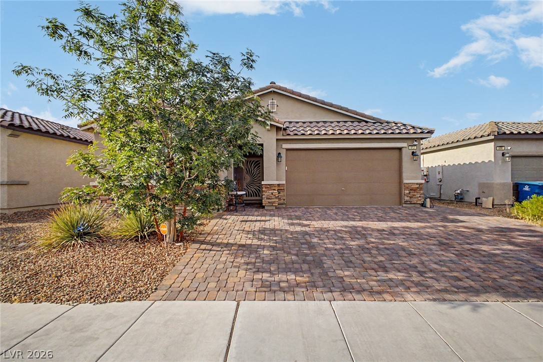 512 Shimmering Sands Avenue