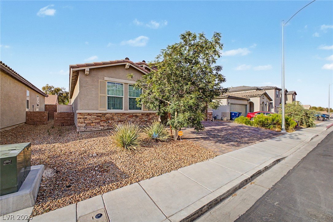 512 Shimmering Sands Avenue