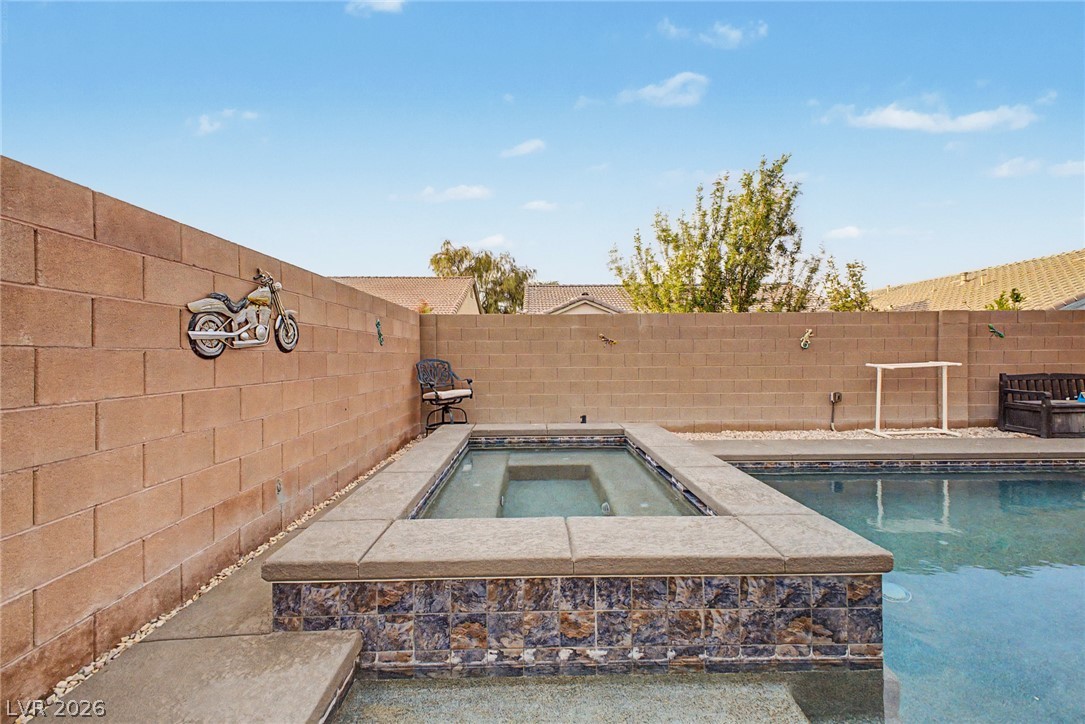 512 Shimmering Sands Avenue