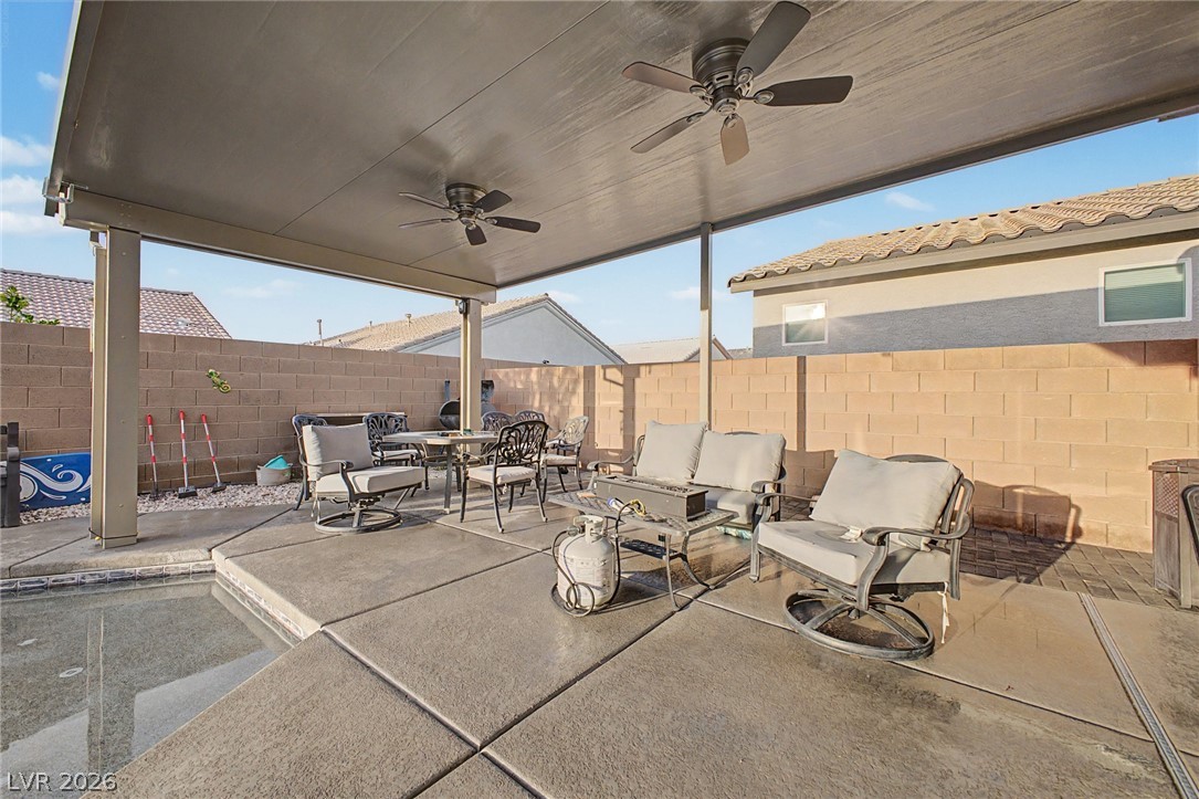 512 Shimmering Sands Avenue