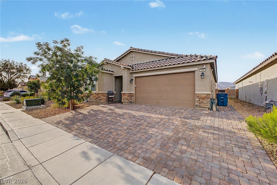 512 Shimmering Sands Avenue