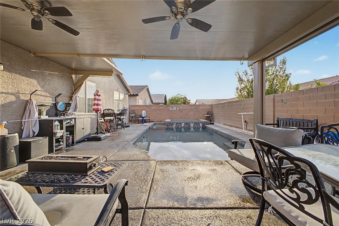 512 Shimmering Sands Avenue