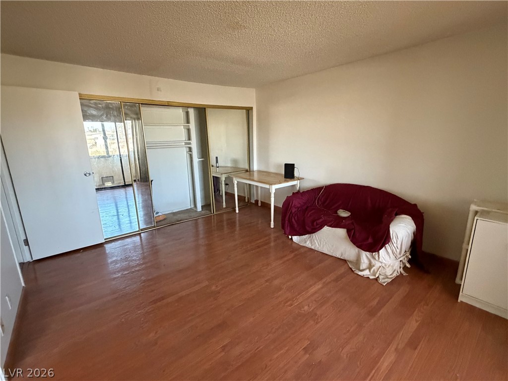 2080 Karen Avenue 23