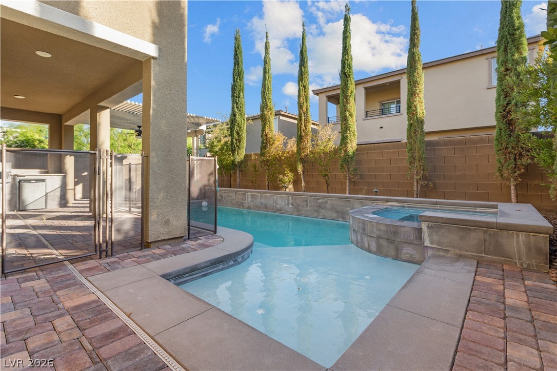 909 Riverlawn Place