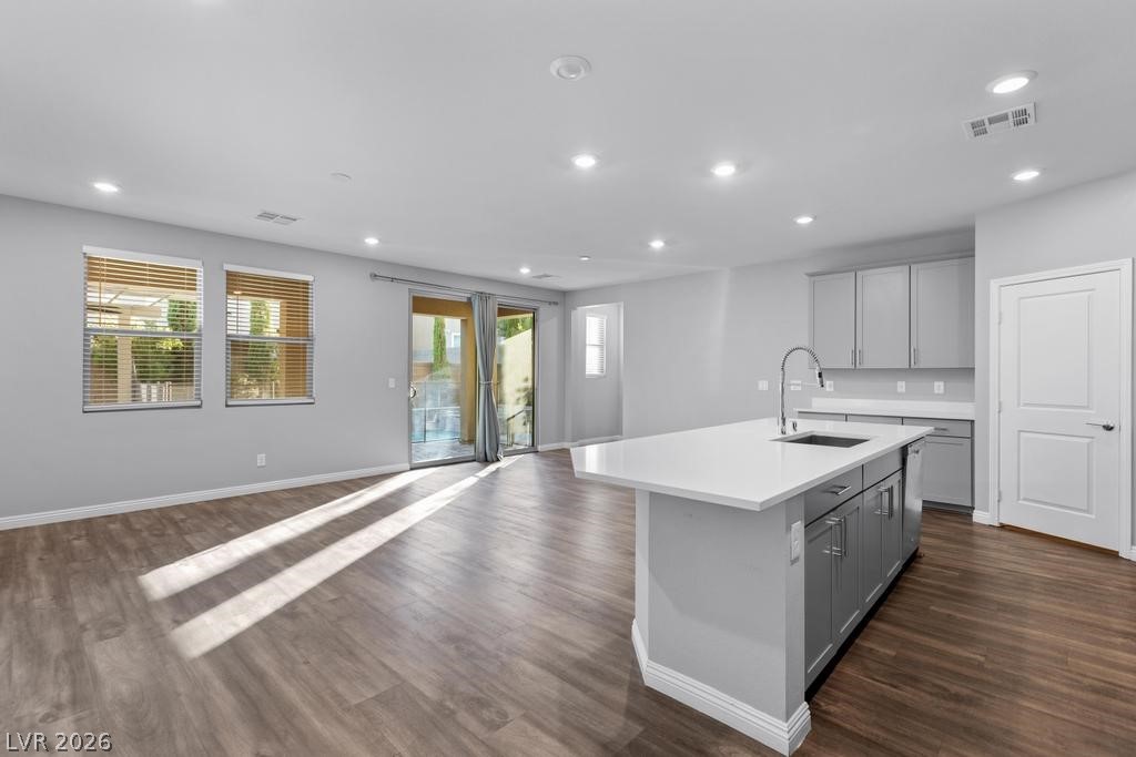 909 Riverlawn Place