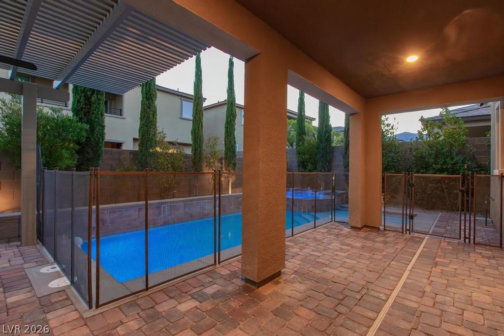 909 Riverlawn Place