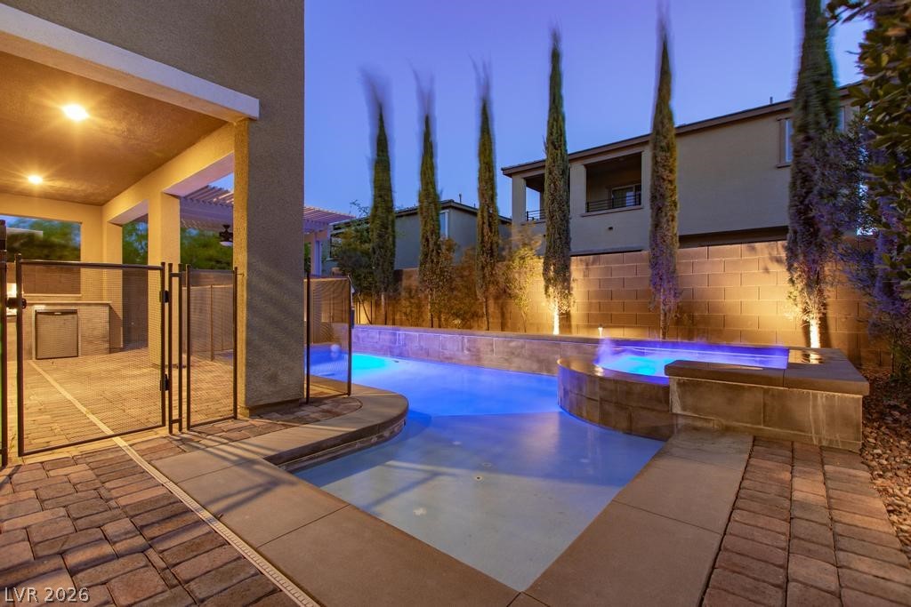 909 Riverlawn Place