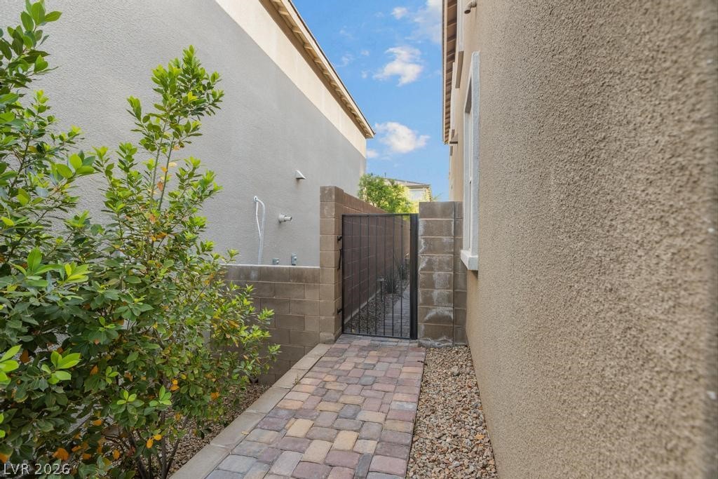 909 Riverlawn Place