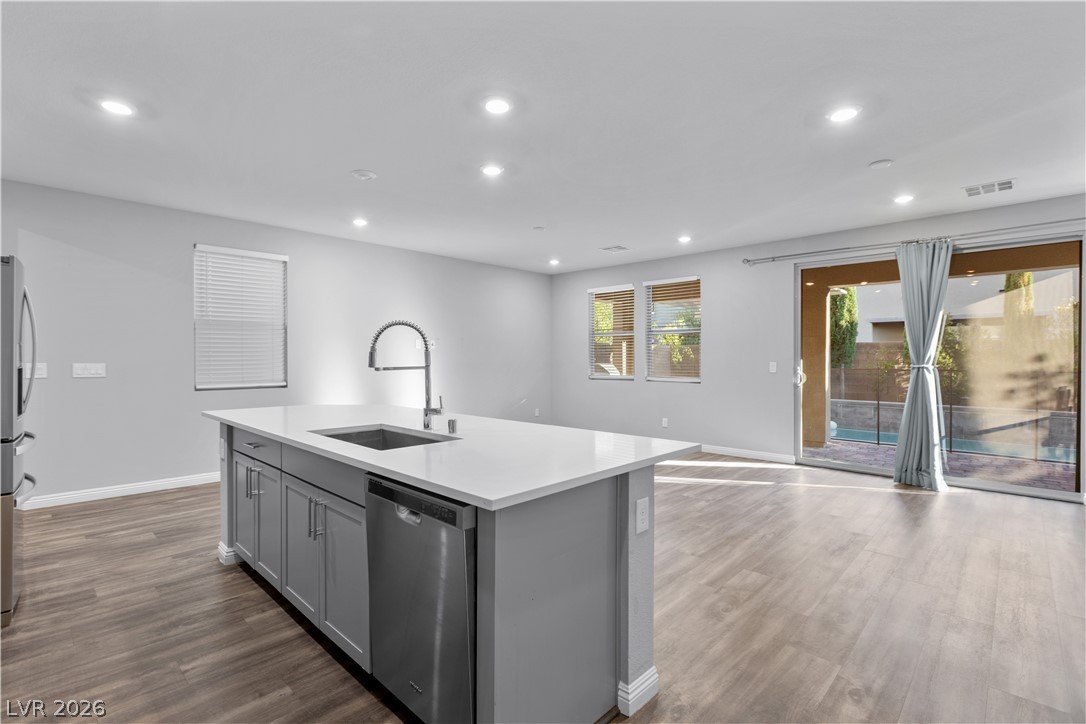 909 Riverlawn Place