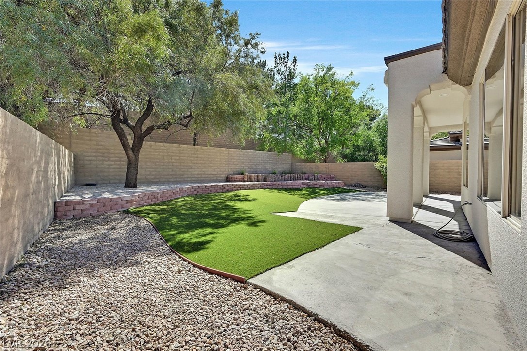 11 Fountainhead Circle